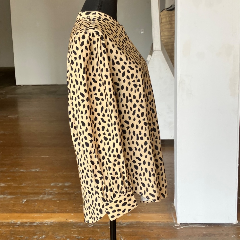 Doris UNTUCKit spotted animal print shirt - Picture 2 of 14